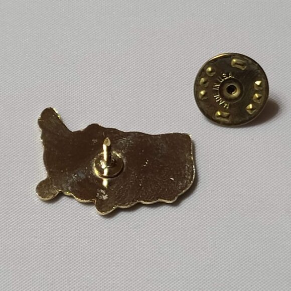 Vintage USA Map Enamel Lapel Pin 1" Gold & Black Letters in Red White & Blue - Picture 4 of 6
